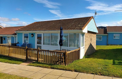 Westleigh House | 2 Bedroom beach cottage with Sea Views. 2 minutes to Westward Ho! Promenade.