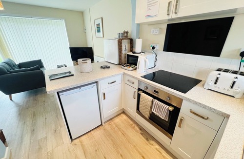 Nettlestone House | 2 Bedroom Bungalow SV58, Seaview, Isle of Wight, Dog Friendly, free wifi