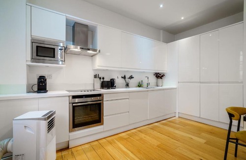 Somers Town Apartment | 2 Bedroom City Retreat next to Regents Park
