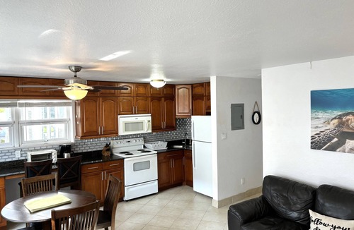 Williams Town Condo | 2 bedroom condo just footsteps from the beach in Freeport, Bahamas.