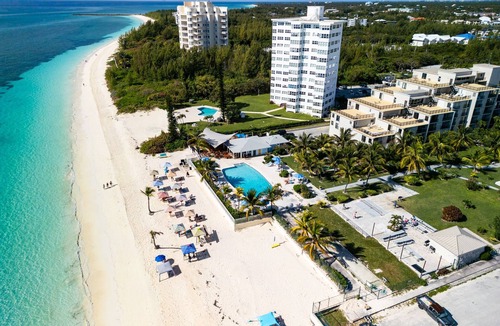 Williams Town Condo | 2 bedroom condo just footsteps from the beach in Freeport, Bahamas.