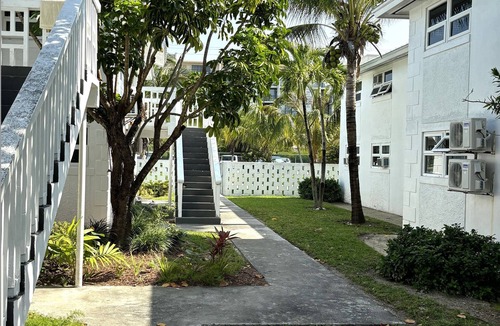 Williams Town Condo | 2 bedroom condo just footsteps from the beach in Freeport, Bahamas.