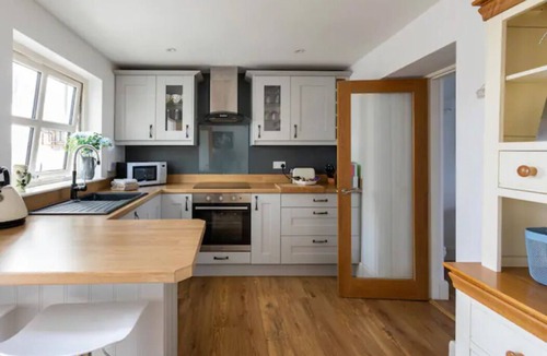 Hepworth House | 2 bedroom cottage with far reaching views: close to Holmfirth and Peak District