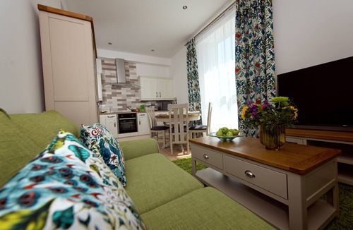 Headington Apartment | 2 bedroom Fully equipped apartment-DISINFECTED with modern design