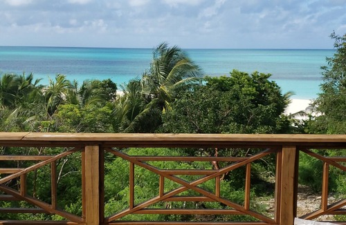Orange Creek House | 2 Bedroom Home on the Prettiest Bay in North Cat Island