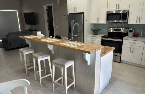 Lubbers Quarters Cay House | 2 Bedroom Home with Dock Slip