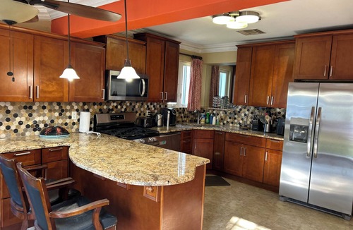Nassau House | 2-bedroom house in Nassau near downtown and the beach with Wi-Fi and AC