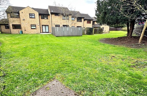 Uxbridge South Apartment | 2 Bedroom Luxury Flat or Appartment near Heathrow with Garden