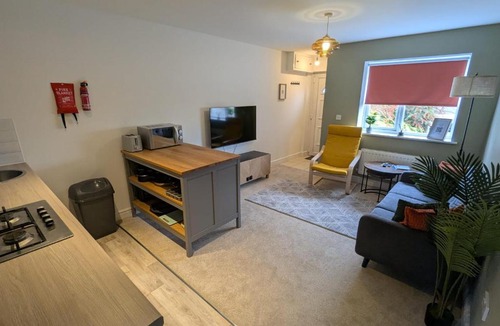 Radstock Apartment | 2 Bedroom Ruskin Apartment, Free Parking, Ideal for Professionals, Contractors or relocators