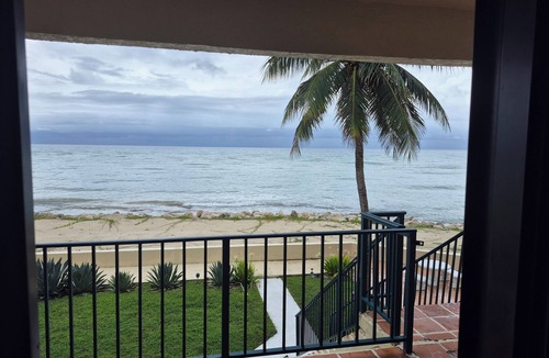 Bahamas Terrace Condo | 2-bedroom Townhouse in the Bahamas directly on the ocean, spectacular views.