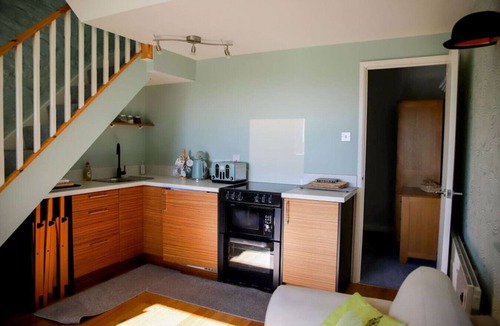 Stoke Fleming House | 2 BR Home In Quite Village/Beaches & Sea View