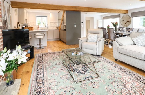Chilworth Cottage | 2 GREAT TANGLEY BARNS, pet friendly, with open fire in Wonersh