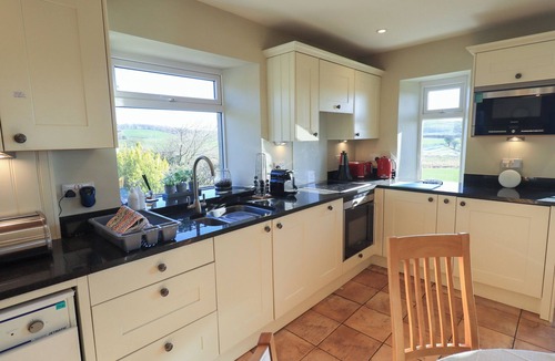 Carnforth Cottage | 2 LUPTON HALL COTTAGES, pet friendly in Lupton
