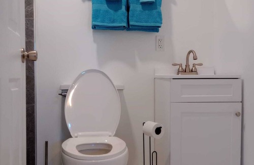 Marsh Harbour Apartment | 2 minutes from Downtown 5 minutes from the airport. 2 minutes from ferry