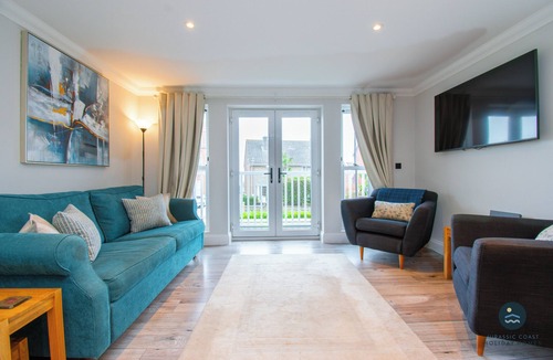 Swanage Apartment | 2 The Lookout - Two Bedroom Apartment, Sleeps 4