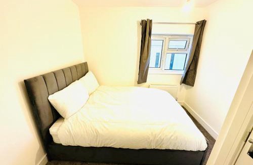 Burslem House | 224 Newcastle Street
