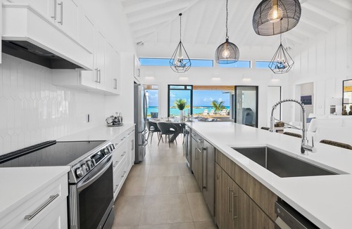 William's Town House | 23Exuma | 5 Luxurious bedrooms each w/private bath | ON BEST BEACH | Heated Pool