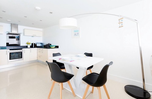 Newquay City Centre Apartment | 25 Rocklands-Modern apartment with spectacular ocean views, large private terrace. Secure parking