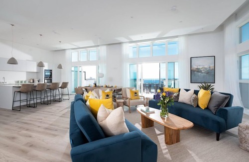 Newquay City Centre Cottage | 26 Cliff Edge Penthouse - a penthouse that sleeps 6 guests in 3 bedrooms