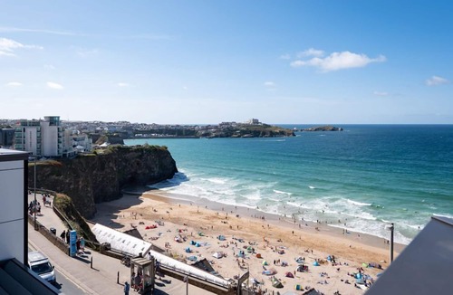 Newquay City Centre Cottage | 26 Cliff Edge Penthouse - a penthouse that sleeps 6 guests in 3 bedrooms