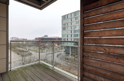 Central Milton Keynes Apartment | 2BR| 2Bath | Parking | Walk to Xscape & Centre:MK