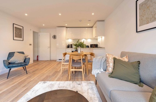Gravesend Apartment | 2BR Apt Workspace & Play at TrinityPoint Gravesend