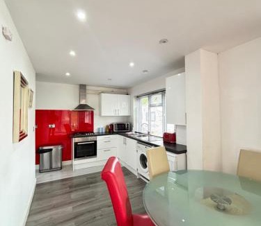 Lacey Green House | 2BRB Nicely furnished 2 Bedroom Property Independent with Parking