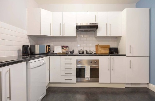 Manchester City Centre Apartment | 3 Bed Canal St Flat | Sleeps 9 | City Centre