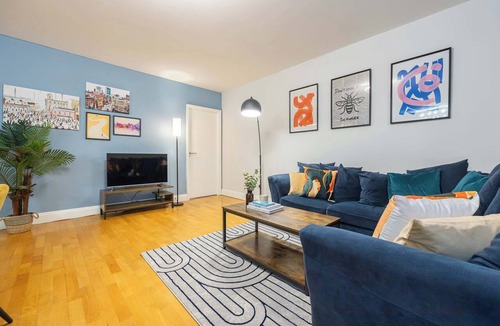 Manchester City Centre Apartment | 3 Bed Canal St Flat | Sleeps 9 | City Centre