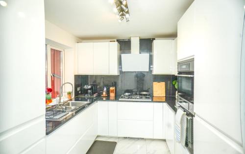 Langley Marish House | 3-Bed Contractor Stay Parking Slough M4 M25
