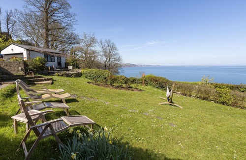Babbacombe Cottage | 3 Bed Cove Cottage - Sleeps 6 guests in 3 bedrooms