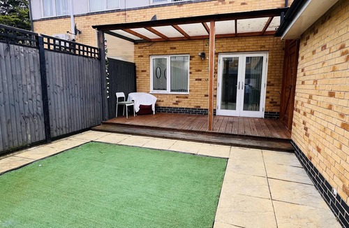 Yeading House | 3-bed House in Northolt