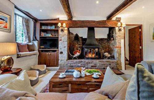 Blandford Saint Mary House | 3 Bed in Blandford Forum oc-83442