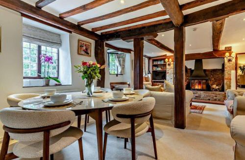 Blandford Saint Mary House | 3 Bed in Blandford Forum oc-83442