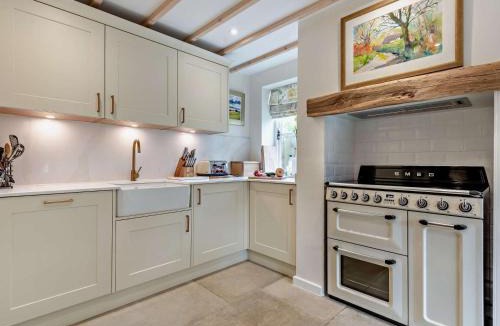 Blandford Saint Mary House | 3 Bed in Blandford Forum oc-83442