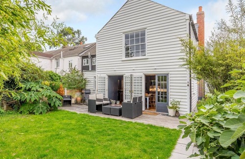 Faversham Cottage | 3 Bed in Faversham (oc-78880)