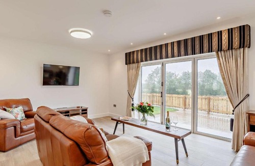 Wakefield House | 3 Bed in Wakefield oc-93234