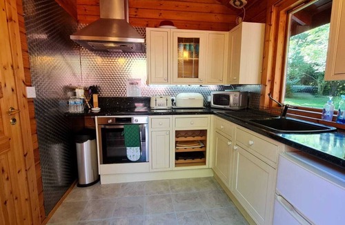 Fourstones Near Bentham Cabin | 3-Bed Lodge - Sleeps 7 - Hot Tub - Pet Friendly