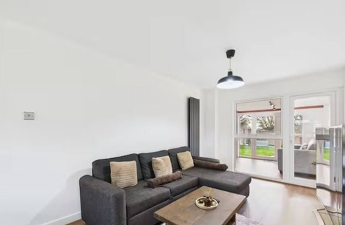 Reading House | 3-Bed Semi-Detached, Perfect for Work & Family