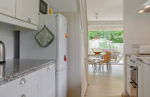 Middleton-on-Sea Cottage | 3 bedroom accommodation in Elmer, Middleton-on-Sea