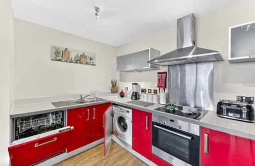 Central Milton Keynes Apartment | 3-Bedroom Apartment @ The Vizion Beautiful Views Communal Garden Free Parking Yoko Property