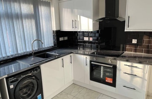 Manchester House | 3 Bedroom house with new kitchen and Bathroom