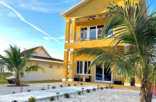 West End House | 3-bedroom townhome located in Westend/Bootle bay only 66 miles off Palm Beach