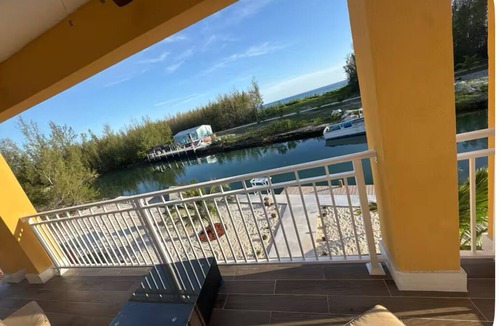 West End House | 3-bedroom townhome located in Westend/Bootle bay only 66 miles off Palm Beach