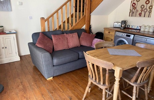 St Neots House | 3 BR Ensuite Cottage | Private Garden & Parking