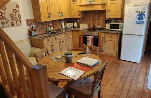 St Neots House | 3 BR Ensuite Cottage Private Garden Parking Near St Neots