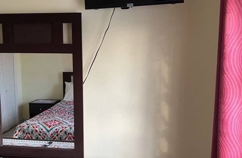 Gambier Apartment | 3 minutes to Airport and less than 5 minutes to near by beach. Spacious & quiet