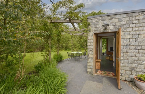 St Teath Cottage | 3 NEWHALL GREEN, pet friendly, with open fire in St Teath