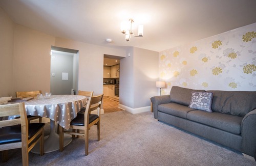 Torquay City Centre Cottage | 30 Trinity Mews - coaching mews just a few steps from harbour and town centre in quiet cul de sac -