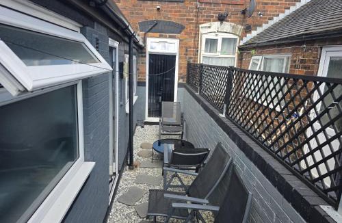Burslem Apartment | 30mins from Alton Towers - Panama Apartments Lodge